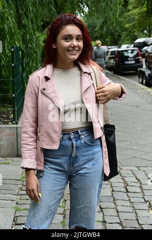 Lidia Santangelo aka Chiara am Set bei Dreharbeiten zur Reality-Daily-Soap `Berlin - Tag und Nacht`am Paul-Lincke-Ufer. Berlin, 29.08.2022 Stockfoto